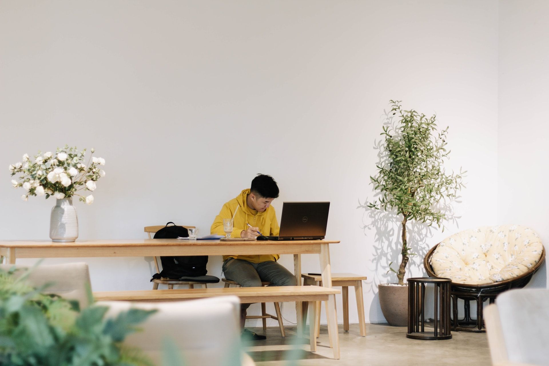 Using Technology to Improve Workplace Efficiency for Remote Workers